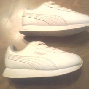 Puma size 5 Tennis Shoe